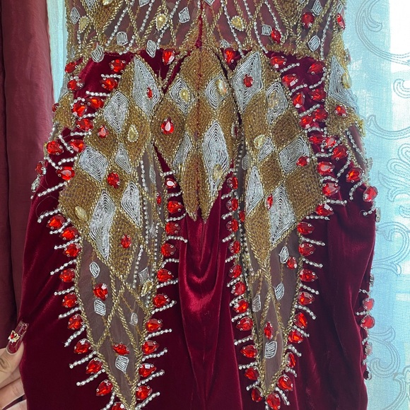 VALDRINSAHITI Burgundy Gown - Picture 6 of 11